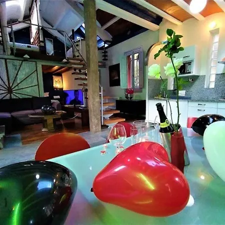 아파트 Zentralclub Vatio- Jacuzzi